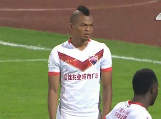 相较于杨梓鑫来说，饰演阿安的陈慕大家应该会比较熟悉，他曾在台湾人气综艺节目《康熙来了》和《大学生了没》中均有精彩表现，2015年主演都市喜剧《小主起来嗨》也受到了广泛关注